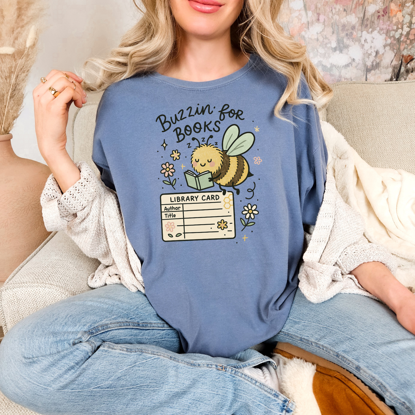 Buzzzin for Books Tee