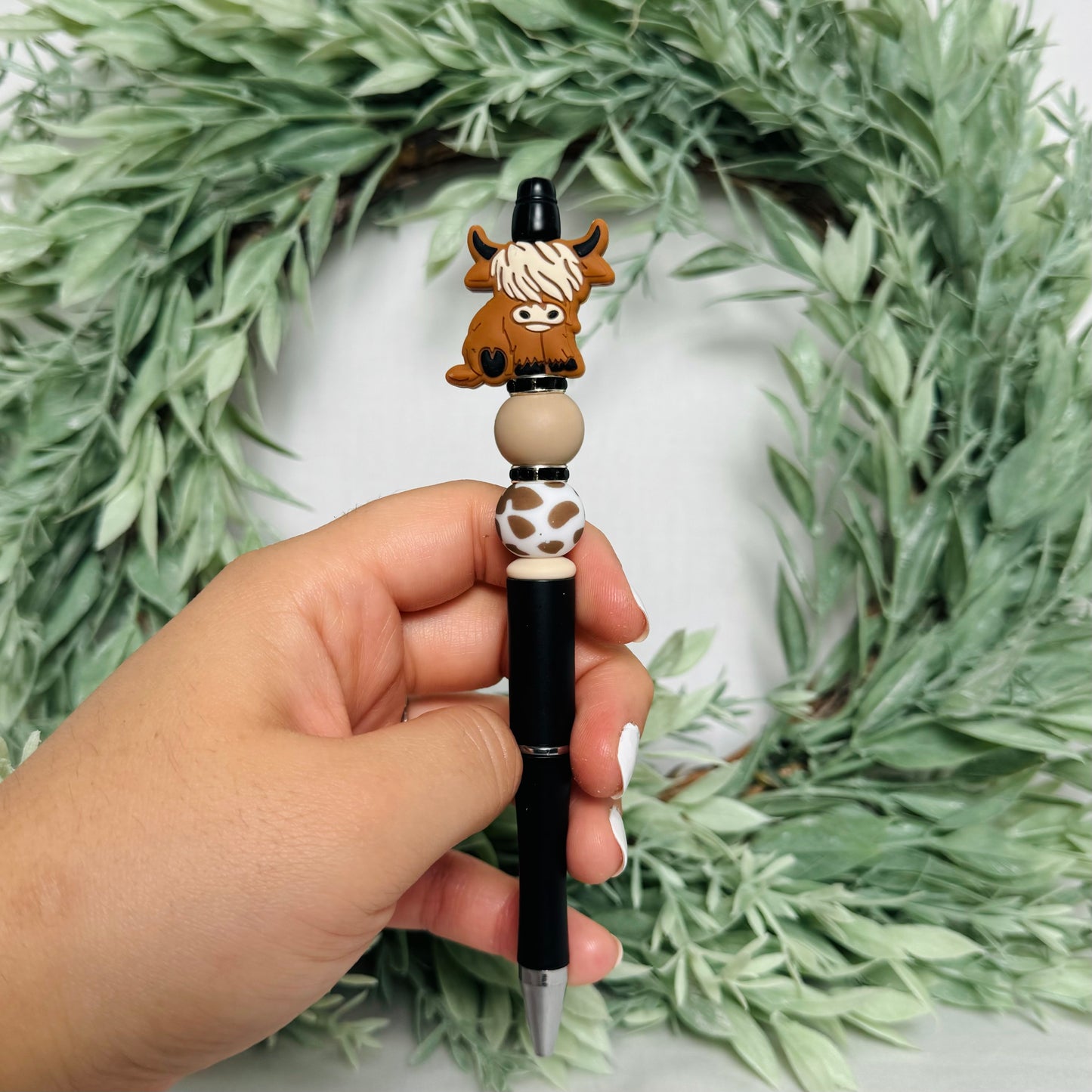 Cinnamon the Highland Cow Beaded Pen